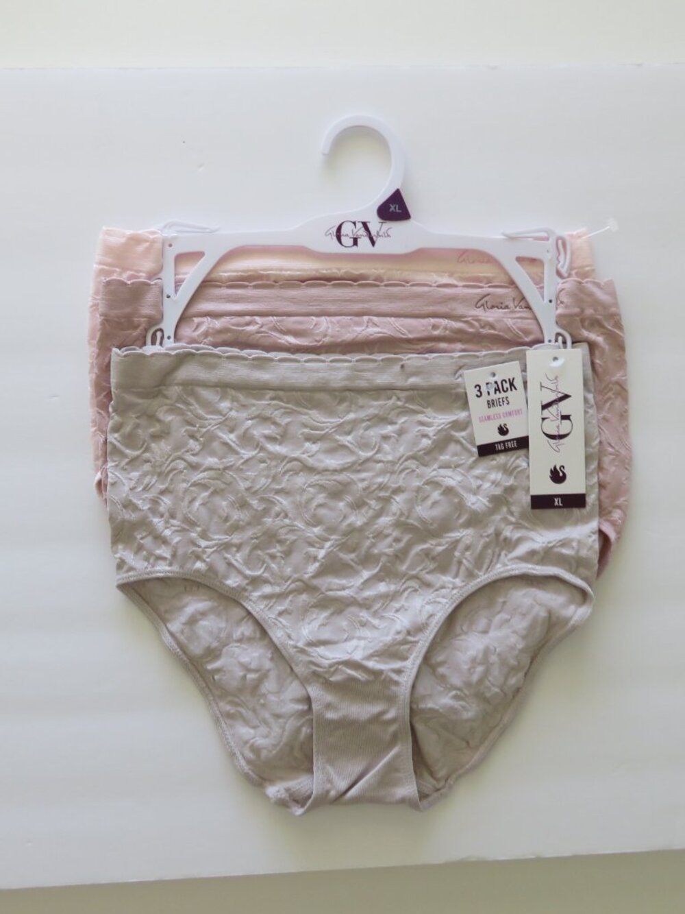 (#100) Gloria Vanderbilt 3 pack Seamless Underwear Briefs